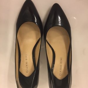 Gianni Bini black patent leather pumps 6.5